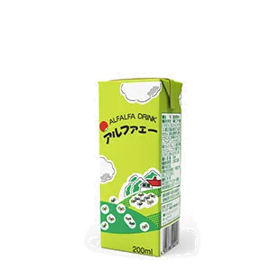 清涼飲料水アルファエーミニパック商品画像(緑色の200ml紙パック+ストロー付き、背景はアルファルファ牧場のイメージイラスト)